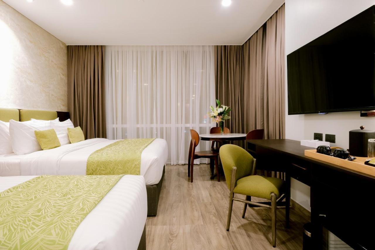 Goldberry Suites And Hotel Cebu Bagian luar foto